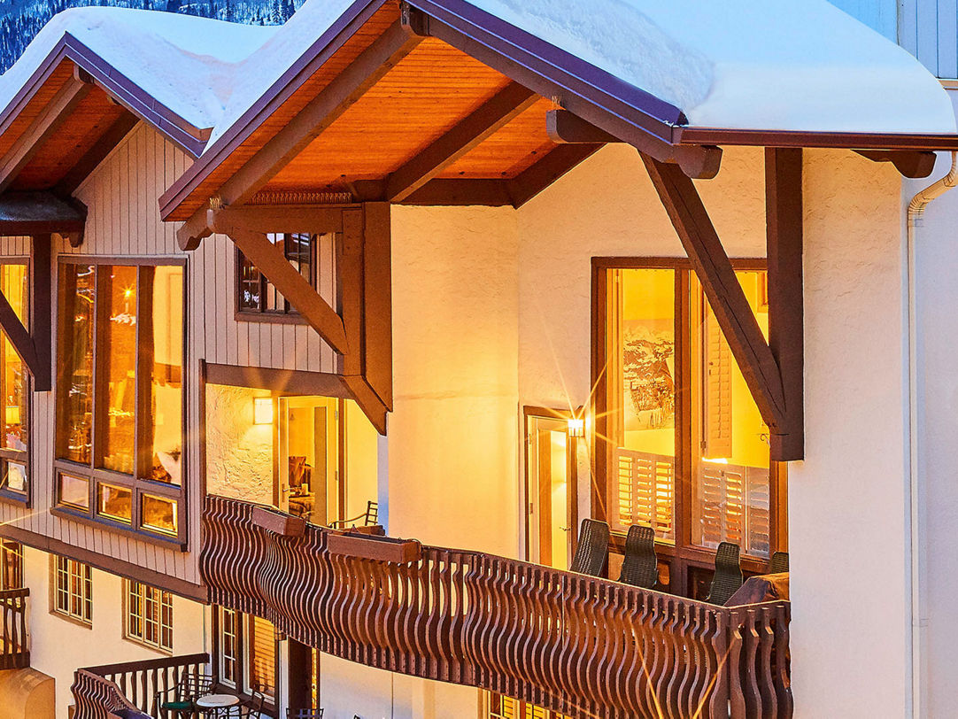 1082px x 812px - The Lodge at Vail | Vail Ski Resort